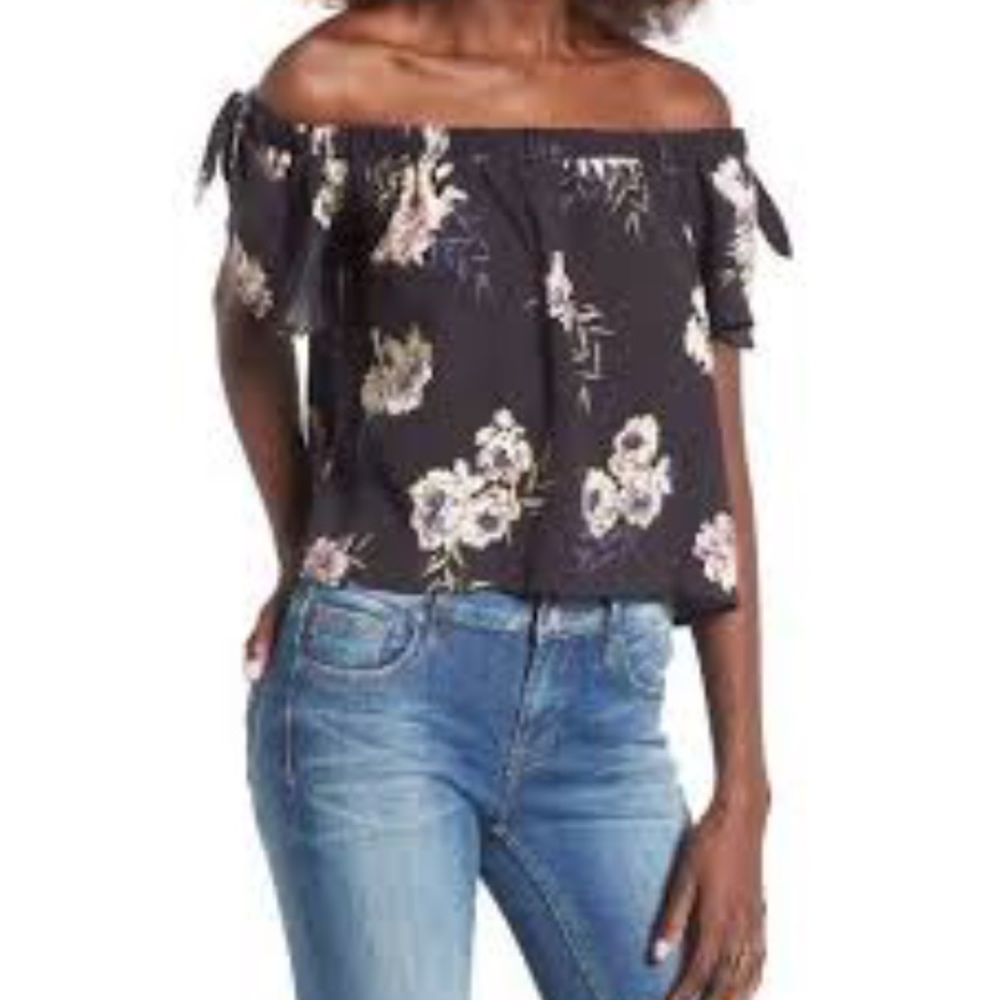 Astr the label off shoulder top